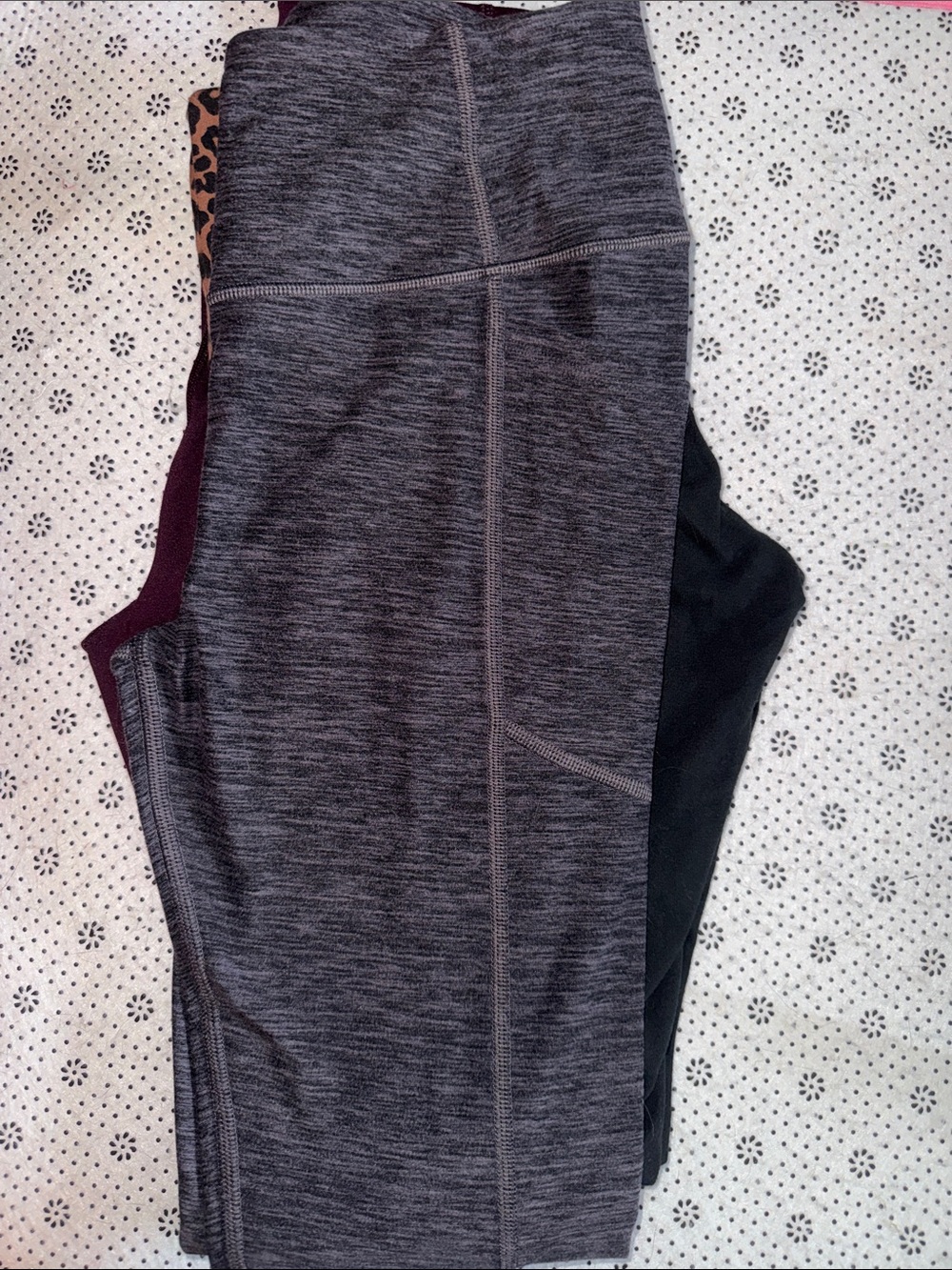 🛍 Women’s BUNDLE OF 5 VICTORIA SECERT LEGGINGS size SMALL 🛍 - Picture 4 of 9